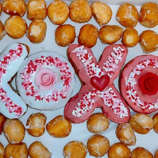 Xoxo, valentine set gift for your love one. Available for pre order only