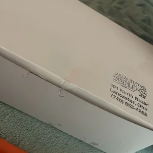 Bakers dozen box....also it's empty bc they were all ate before doing this review