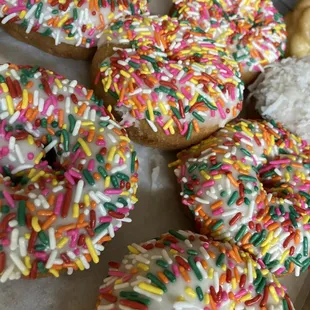 Cake with vanilla frosting and colorful sprinkles