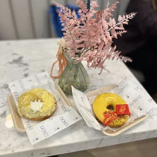 Beautiful, tasty donuts and the staff are very friendly :)