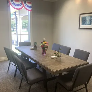 Meeting room to gather and eat