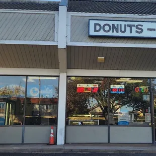 Donuts Donuts: 12544 South St, Cerritos CA