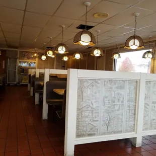 Cozy, clean dining room.