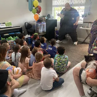 Kids being entertained by the magician Doodad.