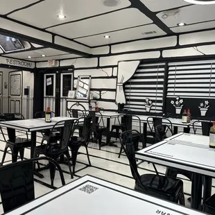 Very pretty 10/10 very clean very demure