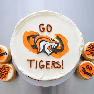 Go Tigers! Cake &amp; Cupcakes