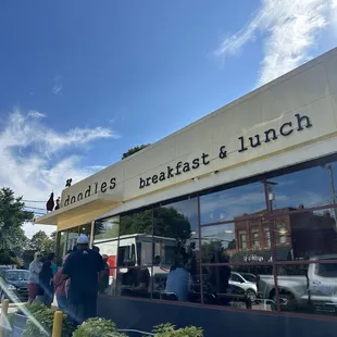 Line outside of Doodles for brunch.