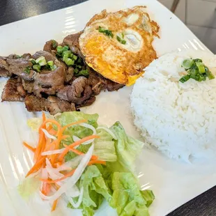 Lemongrass fried egg rice plate