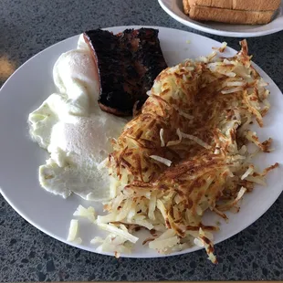 2 eggs with smoked sausage