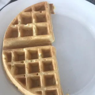 Cute spot !! Good food at a good price. Customer service is great .