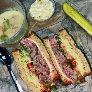 Build-your-own (Roast Beef) with a side of macaroni