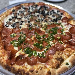 Pizza (1/2 sausage and olives, 1/2 pepperoni and jalapeños