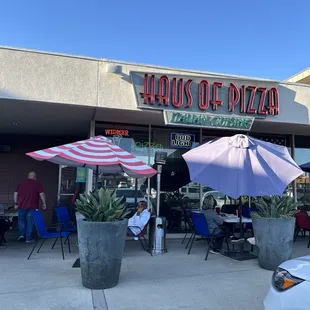 supposedly the best pizza in Orange County. I will be the judge of that. House special pizza has been ordered and is in the oven !
