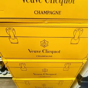 Excellent prices on Cases of the &quot;black widow&quot; OuiOui.