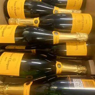 &quot;The black Widow&quot; Excellent prices on French Champagne. OuiOui