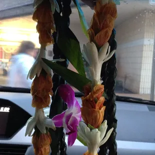 Beautiful lei&apos;s.