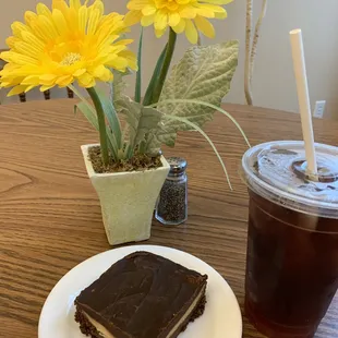 Peanut Butter Fudge Bar and Raspberry Iced Tea
