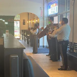 Mariachas on a Thursday HH!