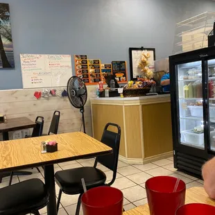 the inside of a fast food restaurant