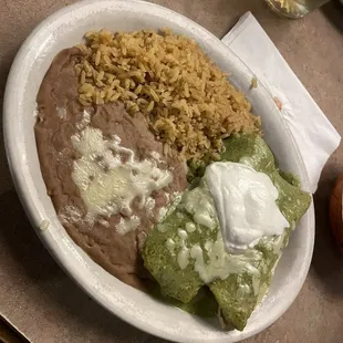 2 Pollo Enchiladas with green sauce