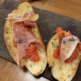 Pan Tomate. 3 slices