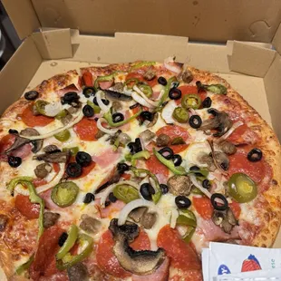 Medium Deluxe Pizza