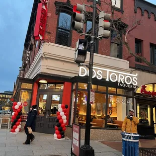 the outside of a restaurant