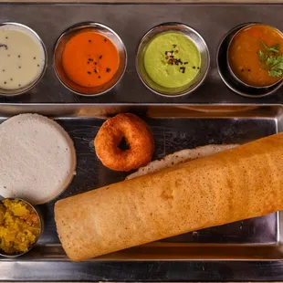 the dosa and various sauces