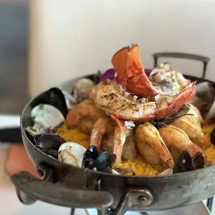 Lobster, shrimps and muscles.