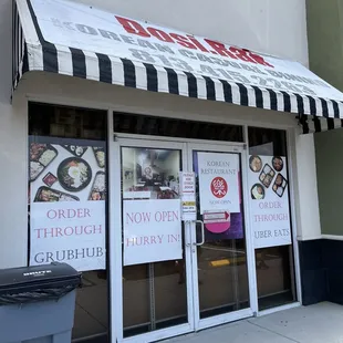 the outside of a restaurant