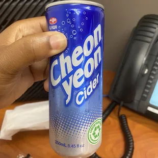 Vanilla - lemon type soda reminds me of a light crème soda. Delicious and refreshing