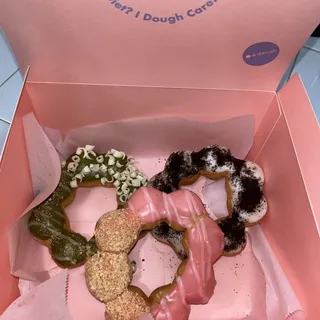 Cookies N Cream Mochi Donut