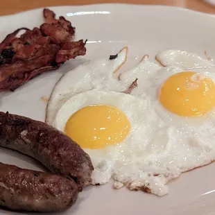 a plate of breakfast food