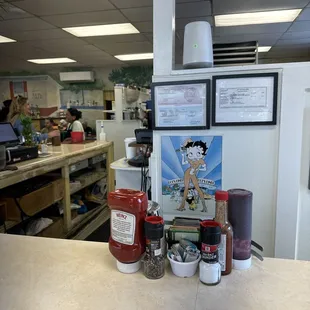 Counter dining ~ it's the only way in a diner