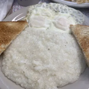 eggs and grits combo