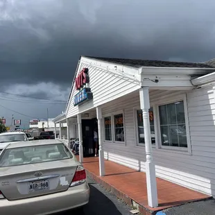 the outside of the restaurant