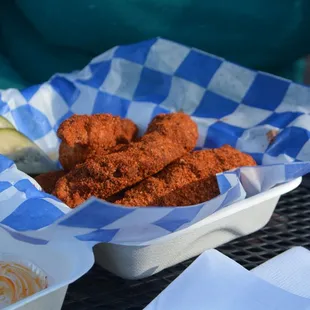 food, chicken wings and fried chicken