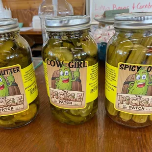 Don't forget to take some pickles home.   Fried green tomato BLT is awesome.