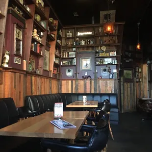 Great atmosphere in the parlor.