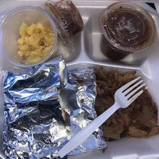 Brisket, Mac n cheEse, baked beans and bread