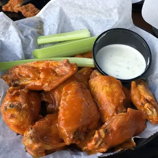 Traditional wings. (Ordered all flats). Smokin&apos; hot is equal to medium. Will order extra crispy next time.