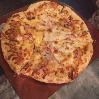 Mac-N-Za - Creamy Alfredo Sauce, Penne Pasta, Cheddar, Red Onion, Mozzarella, Bacon.