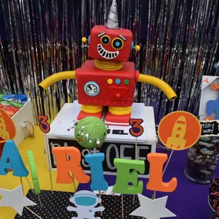 &quot;Out of this World&quot; robot cake