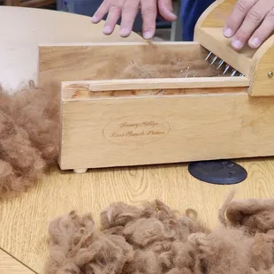 Comb to get hair in the same direction