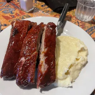 Half rack of ribs with mashed potato