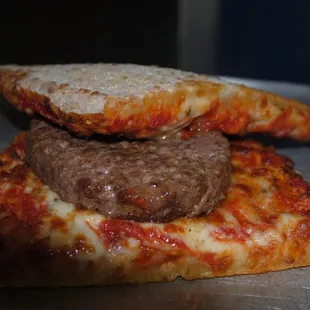 Jumbo pizzaburger, 1/2 pound of beef!