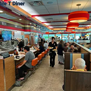 diners waiting for customers