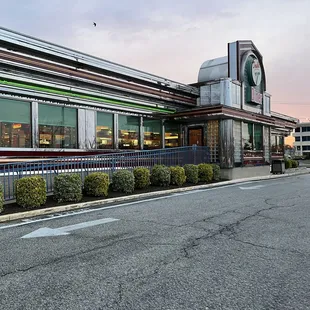 the outside of the restaurant