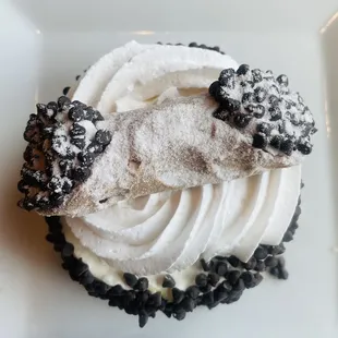Cannoli cup