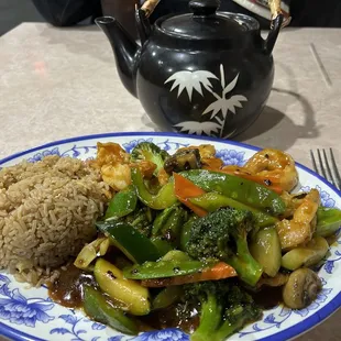 a plate of stir fried vegetables and rice